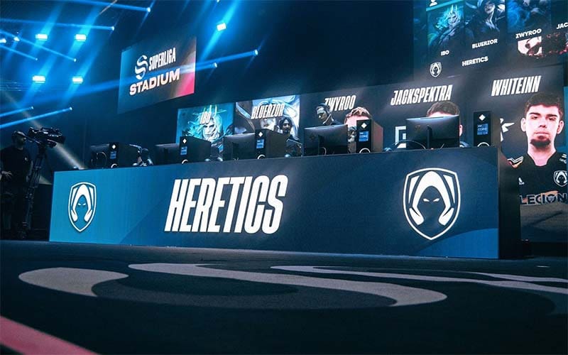 Foxie claims Team heretics owes him money